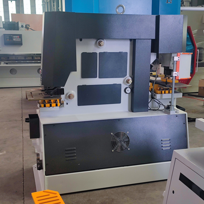 Q35-20 CNC 20mm Hydraulic Press Shearing, Angle Punching, Square Bar And Round Bar Processing Multi-function Ironworker